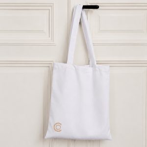 Próximamente: la tote. Edición limitada. 150 unidades. No es una tote, es un tótem.
